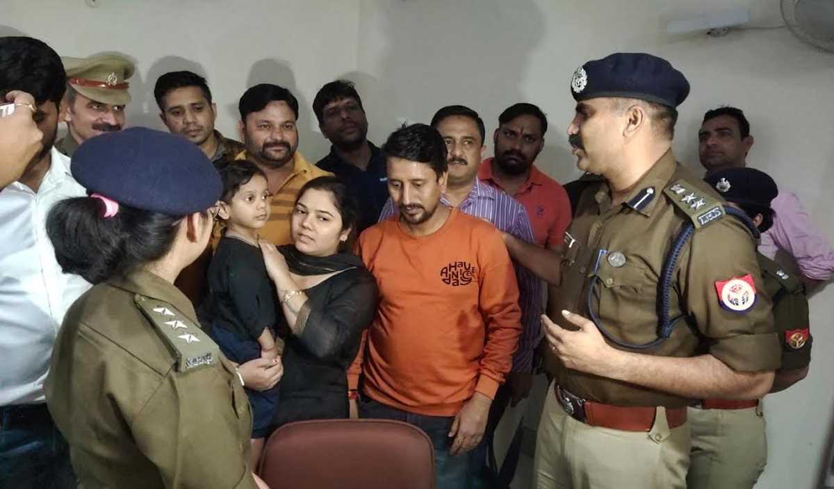 बच्चे का अपहरण कर 20 लाख की फिरौती मांगने वाले दो बदमाश पुलिस मुठभेड़ में गिरफ्तार बच्चे का अपहरण कर 20 लाख की फिरौती मांगने वाले दो बदमाश पुलिस मुठभेड़ में गिरफ्तार